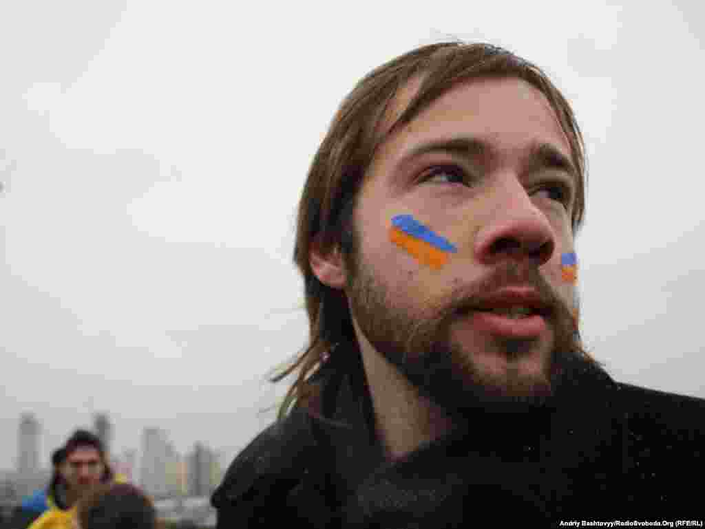 За словами організаторів акції, їхньою головною метою є об’єднання українців під національними прапорами, а не роз’єднувати їх на політичні табори