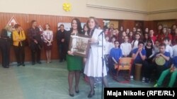 Direktorice škola iz Banje Luke i Tuzle među svojim učenicima, Tuzla, foto: Maja Nikolić