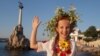 «Мій улюблений Крим»: кримчанка заспівала кримськотатарську пісню українською до Дня Незалежності (відео)