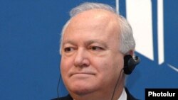 Armenia -- Spanish Foreign Minister Miguel Angel Moratinos holds a news conference in Yerevan on March 2, 2010.