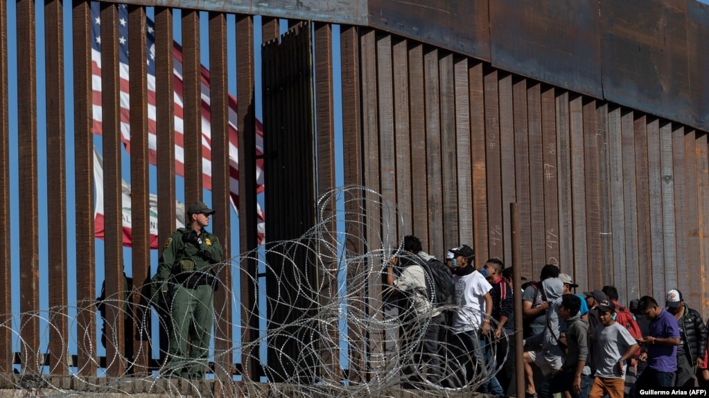 Нелегальные мигранты на американо-мексиканской границе