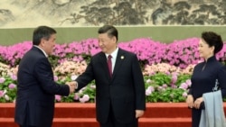 Кинескиот претседател Си Џинпинг и претседателот на Киргистан во Пекинг