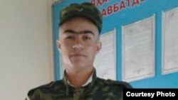 Шамсулло Султонов проходит службу в одной из воинских частей г. Душанбе