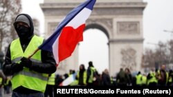 Эпизод одной из акций протеста в Париже в конце прошлого года