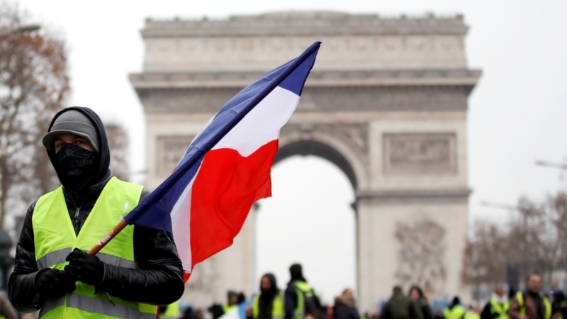Protest 'Žutih prsluka' u Parizu danas jedva primetan 