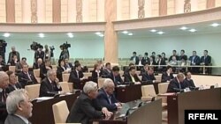 Қазақстан парламентінің жоғарғы палатасы сенат депутаттарының жалпы отырысы. Көрнекі сурет.