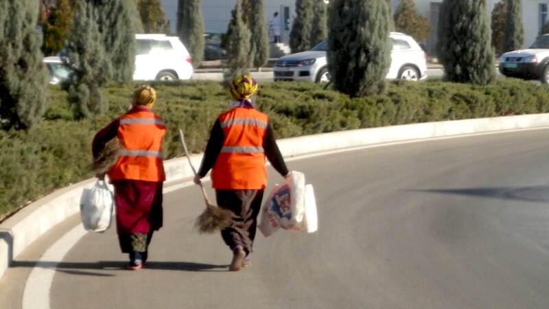 Aşgabat: Jemagat hojalygy edaralarynyň işgärlerinden pul ýygnalýar