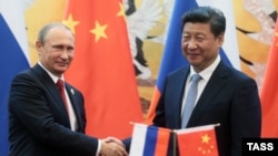 Голова КНР Сі Цзіньпін (праворуч) і президент Росії Володимир Путін