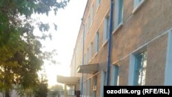 Здание школы-интерната №5 в Турткульском районе Каракалпакстана.