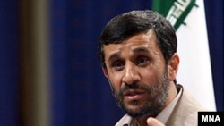 جمهوری آذربایجان می گوید هلی کوپترهای همراه محمود احمدی نژاد، بارها وارد حریم هوایی این کشور شده اند