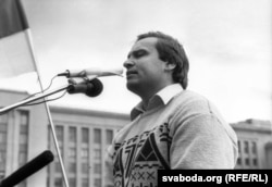 Сяргей Антончык на мітынгу супраць путчу, жнівень 1991