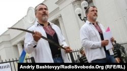 Брати Капранови покарали нечесних політиків за козацьким звичаєм, Київ, 30 серпня 2012 року