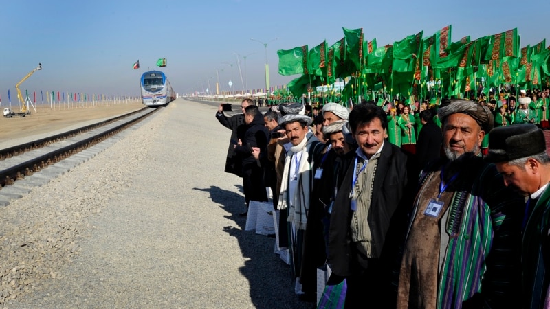 Türkmenistan Owganystana resmi toparyny we ynsanperwer kömegini ugratdy