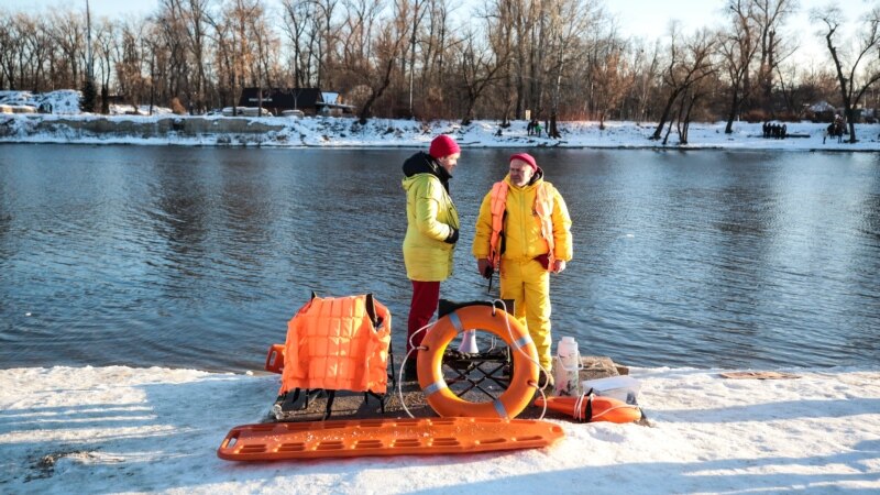На Водохреще рятувальники обладнали в Україні понад 600 рятувальних постів
