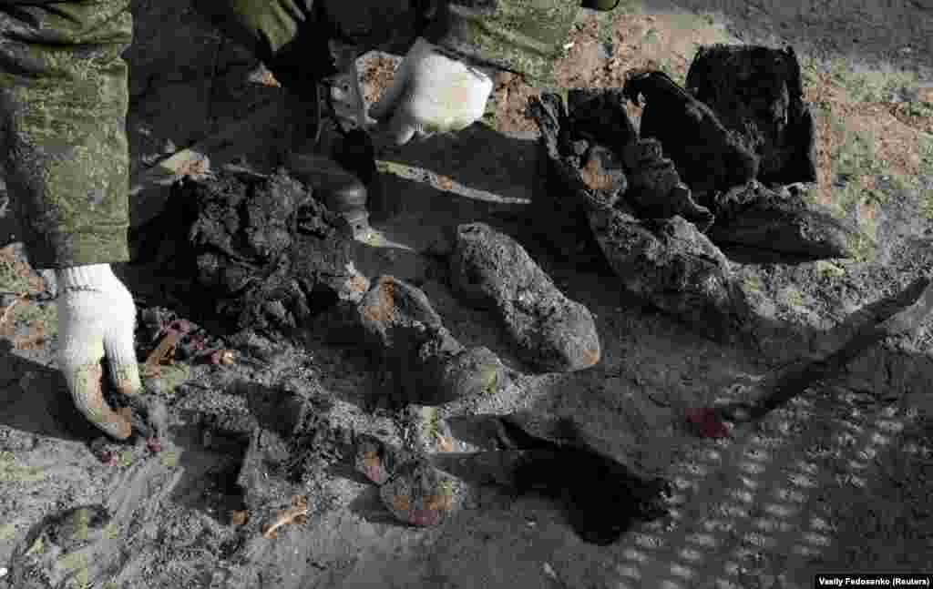 A soldier from a special &quot;search battalion&quot; of the Belarusian Defense Ministry takes part in the exhumation of a mass grave containing the remains of about 730 prisoners of a former Jewish ghetto, discovered at a construction site in the center of Brest. (Reuters/Vasily Fedosenko)