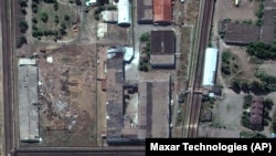 Спутниковый снимок территории колонии в Еленовке. Один из корпусов разрушен