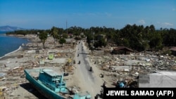 Вызванные землетрясением и цунами разрушения на острове Сулавеси, Индонезия. 1 октября 2018 года.