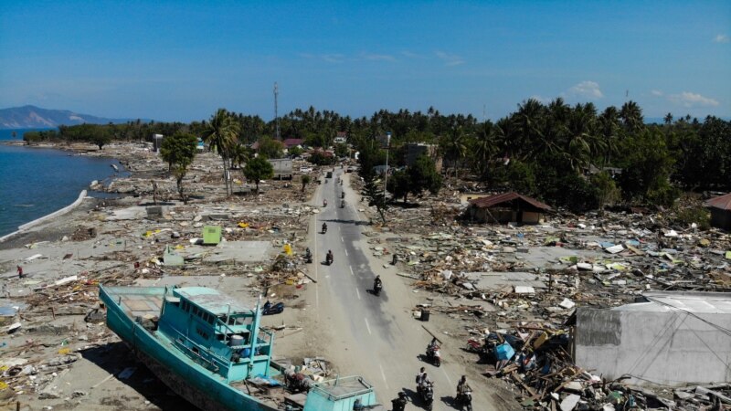 Индонезияда жанар тоо атылгандан кийинки цунами 43 кишинин өмүрүн алды