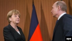 German Chancellor Angela Merkel (left) and Russian President Vladimir Putin (file photo)