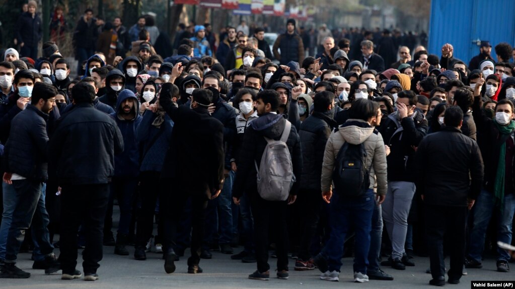 تجمع دانشجویان معترض در دانشگاه تهران، ۲۴ دی ۱۳۹۸