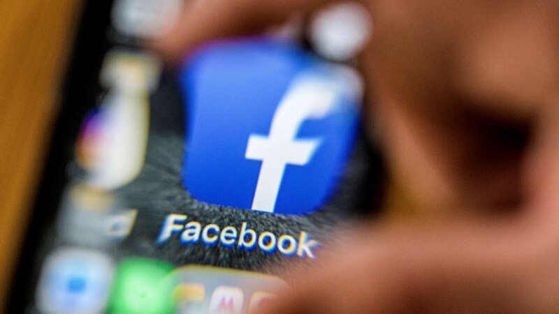 Facebook mbyll qindra llogari 