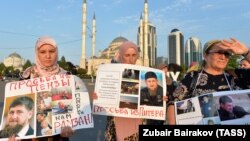 Родственники детей, что были вывезены в Сирию родителями, вышли на митинг в Грозном с просьбой к Кадырову помочь вернуть их домой