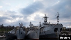 Російські кораблі у Севастополі