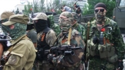Боевики российских гибридных сил во время митинга против проведения выборов президента Украины. Донецк, 25 мая 2014 года