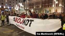 Odluka o izlasku na izbore udruženja "1 od 5 miliona" dodatno je podelila snage unutar pokreta koji je pre 14 meseci pokrenuo lavinu protesta u više desetina gradova Srbije: Fotografija sa 48, od ukupno do sada održanih 60 protesta, 2. novembra 2019.