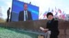 Пряма трансляція програми «Пряма лінія з Володимиром Путіним» на площі Леніна в Сімферополі, 16 квітня 2015 року