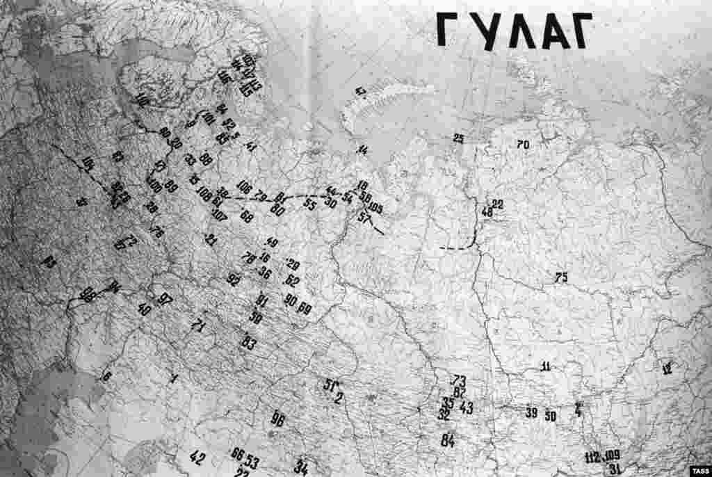 A map of the U.S.S.R. with Gulag camp locations marked