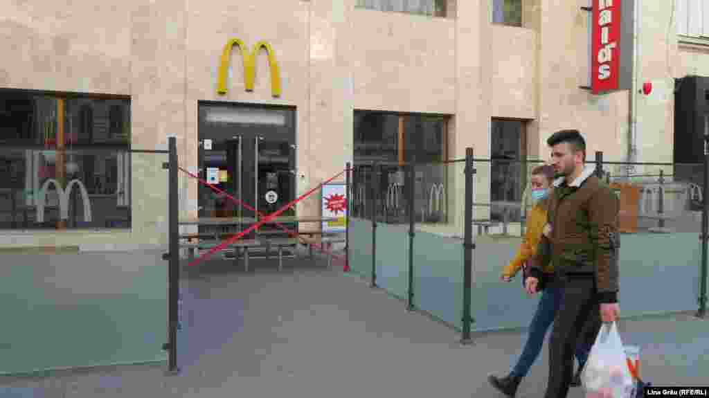 Restaurantul McDonald&#39;s din centrul Chișinăului s-a închis din cauza epidemiei de coronavirus. &nbsp;