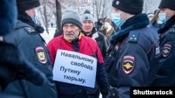 پولیس روسیه در جریان تظاهرات