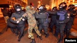 Поліція під час мітингу у центрі Києва, 19 лютого 2017 року