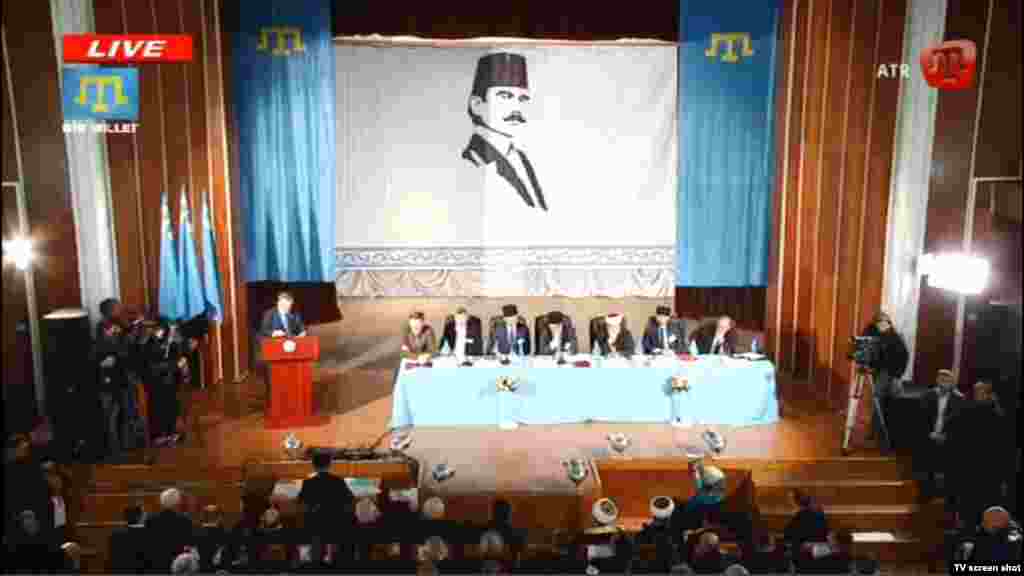 29 марта на Курултае крымско-татарского народа в Бахчисарае его делегаты приняли постановление "О реализации крымско-татарским народом права на самоопределение на своей исторической территории – в Крыму". В постановлении говорится "о начале политических и правовых процедур по созданию национальной и территориальной автономии" крымских татар. Курултай также обратился в ООН, Совет Европы, ЕС, ОБСЕ, Организацию исламского сотрудничества с призывом поддержать право крымско-татарского народа на самоопределение.