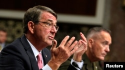 U.S. Defense Secretary Ash Carter (left) and Chairman of the Joint Chiefs of Staff Joseph Dunford testify before a Senate Armed Services Committee in Washington on September 22.