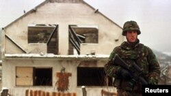 Bosnia-Soldat olandez din trupele pentru menținerea păcii conduse de NATO