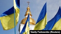 У квітні минулого року президент України Петро Порошенко заявив про намір звернутися до Вселенського патріарха Варфоломія із закликом надати томос про автокефалію ПЦУ. Його звернення підтримала Верховна Рада