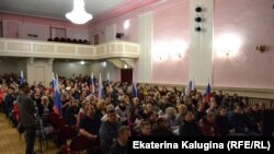 Собрание жильцов, живущих возле ГНС, сразу после взрыва в Магнитогорске