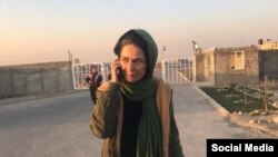 خانم هدایت اکنون برای تحمل چهار سال حکم زندان به‌دلیل اعتراض به سرنگونی هواپیمای اوکراینی توسط سپاه پاسداران، در زندان اوین محبوس است