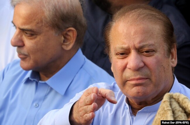 Shehbaz Sharif (left) with his elder brother, Former Prime Minister Nawaz Sharif, in 2018.