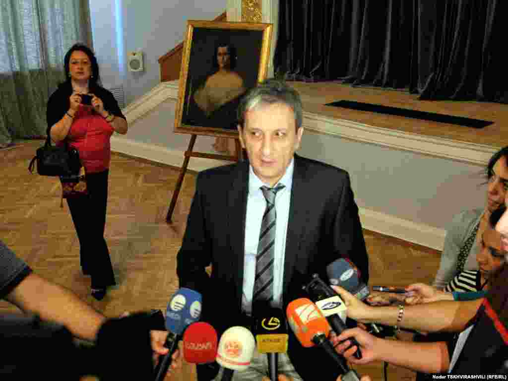 დავით ცხადაძე, კულტურის მინისტრის მოადგილე - "საქართველოში დაბრუნდა ჩვენი ქვეყნის უახლესი ისტორიისთვის ერთ-ერთი ყველაზე მნიშვნელოვანი ქალბატონის, ნინო ბაგრატიონ-დადიანის პორტრეტი. იგი იბრძოდა აფხაზეთის გათურქების წინააღმდეგ, რისთვისაც დაისაჯა და რუსეთში გადაასახლეს. სწორედ რუსეთშია, სავარაუდოდ, შესრულებული აღნიშნული პორტრეტი", განაცხადა დავით ცხადაძემ.