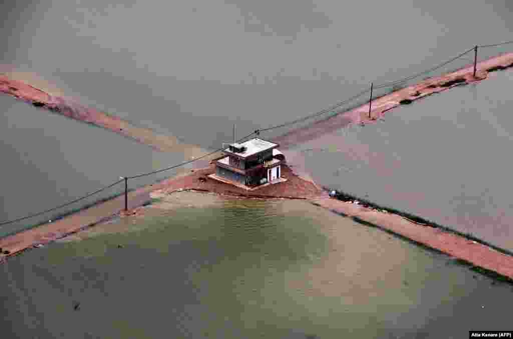 The village of Susangerd lies partially submerged following flooding in Iran&#39;s Khuzestan Province. (AFP/Atta Kenare)