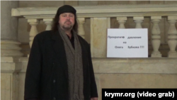 Мирослав Гох на одиночном пикете против давления российских властей Крыма на бизнесмена Олега Зубкова