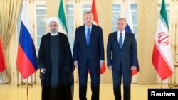 Лидерите на Русија, Иран и Турција Владимир Путин, Хасан Рохани и Реџеп Таип Ердоган во Анкара