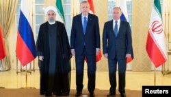 Türkiýäniň prezidenti Rejep Taýyp Erdogan orsýetli we eýranly kärdeşleri Wladimir Putin we Hassan Rohani bilen duşuşýar.