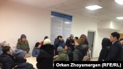 Көп балалы әйелдер жәрдемақы мәселесімен Еңбек және халықты әлеуметтік қорғау министрлігіне келді. Нұр-Сұлтан, 6 қаңтар 2020 жыл.