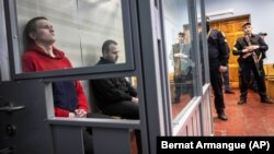 UKRAINE – Russian soldiers Alexander Ivanov, right, and Alexander Bobykin attend their trial hearing in Kotelva, Poltava region, May 26, 2022