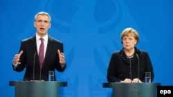 Sekretari i Përgjithshëm i NATO-s, Jens Stoltenberg dhe kancelarja gjermane, Angela Merkel 
