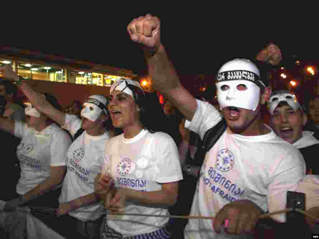 Opposition protests in Georgia after the parliamentary elections - Georgian opposition supporters demonstrate during a rally in Tbilisi, Georgia, 22 May 2008. An independent exit poll showed the Georgian President's party was set to win the parliamentary election, but the opposition claimed victory and vowed to hold a major protest in the capital